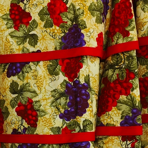 Hand Stitched Half Apron - Vintage by Candy's Aprons - Picture 2 of 6